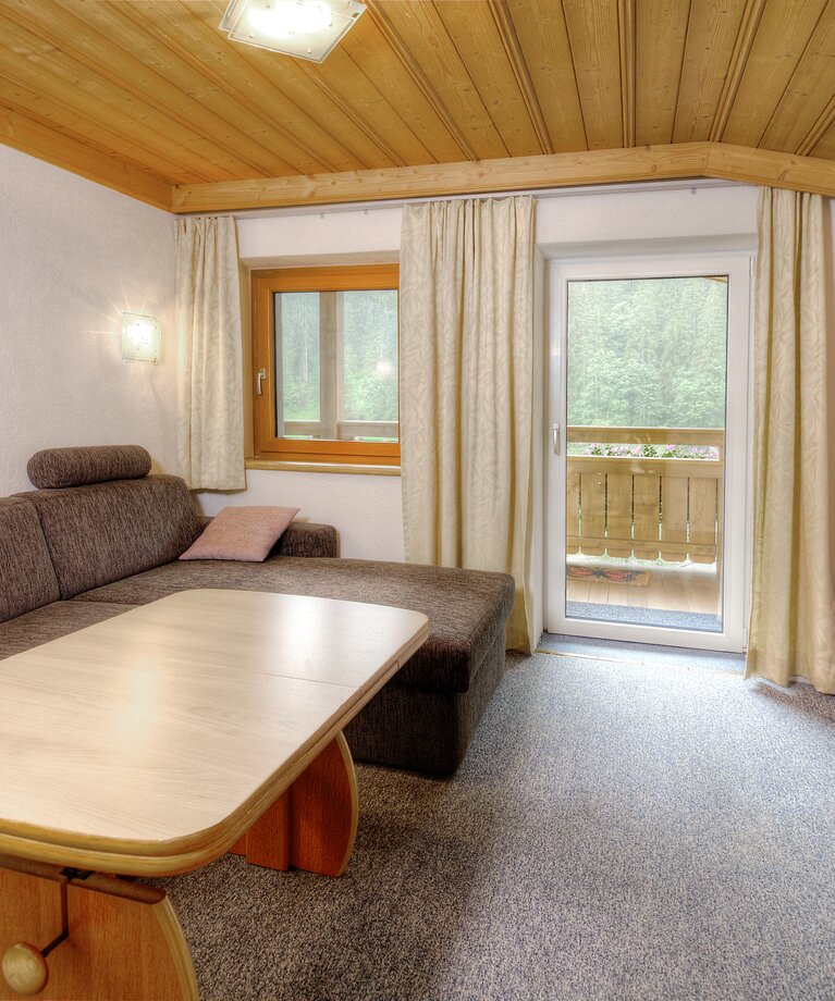 Wohnzimmer mit Sitzecke | © Haus Brandner